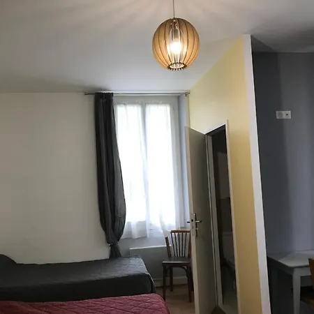 Du Clos Fleuri Πανσιόν 3*